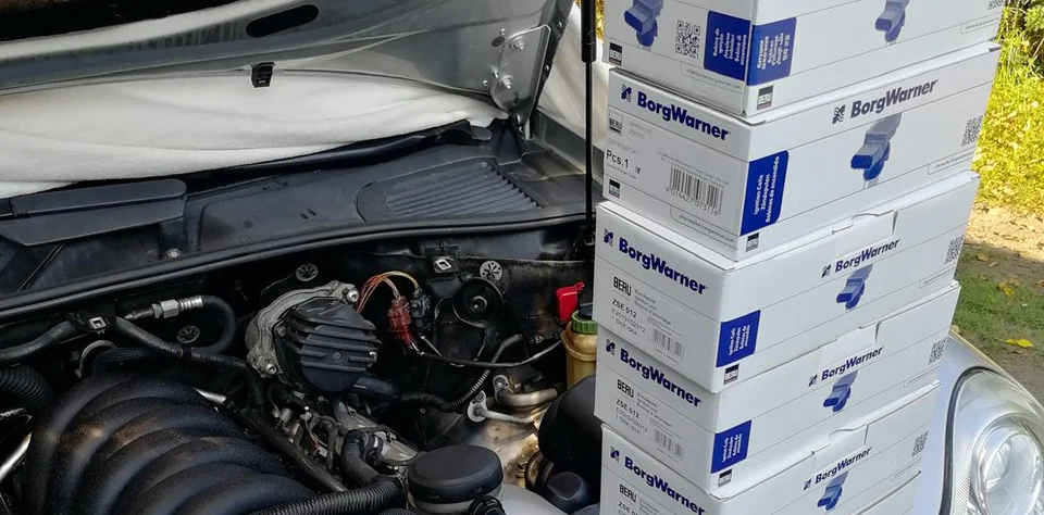 Sada osmi nových zapalovacích cívek BorgWarner Beru pro Porsche Cayenne 4.5 V8